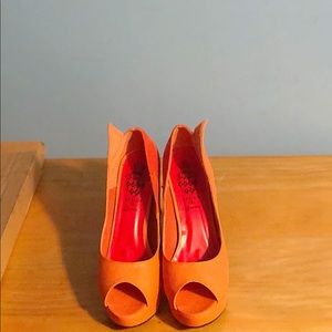 Design By Jacobies - orange winged heels- Size 9